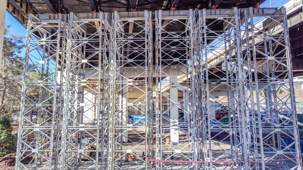 Las torres Acrow 700XS® proporcionan apoyo crítico a un puente interestatal dañado en Ohio