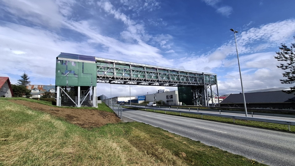 Puente peatonal Acrow en Reikiavik, Islandia